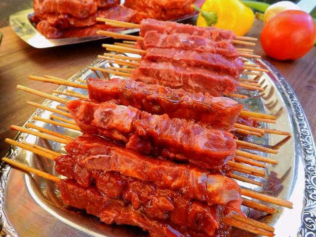 红色食物烧烤肉类聚餐背景图片
