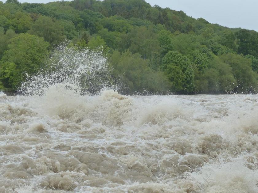 高水 波 注入 馅奶酪卷 危险 涡流 喷雾 多瑙河 阴雨天气
