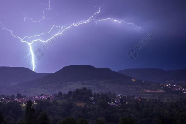 闪光 雷暴 风暴 闪电闪光 放电 天空 夜 黑 天气