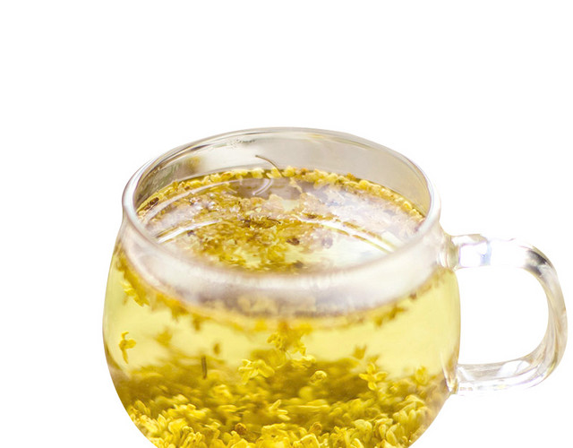 玻璃杯里的桂花茶