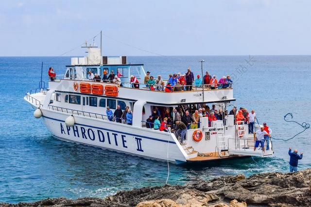 船停泊 船 船只 航海 海 系泊 旅游 游船