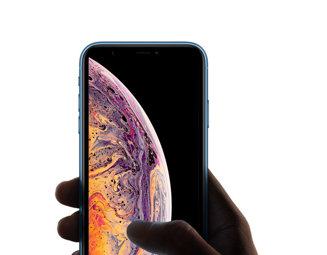 手握IPHONE的样机