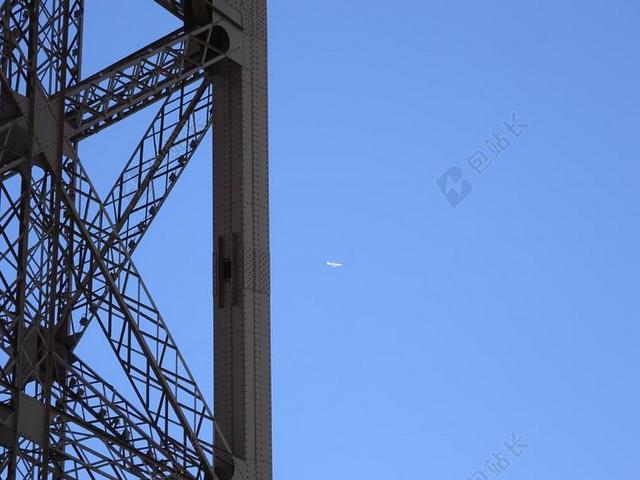 艾菲尔铁塔 巴黎 钢结构 天空