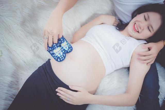 广告简约幸福的怀孕女人宣传背景图片