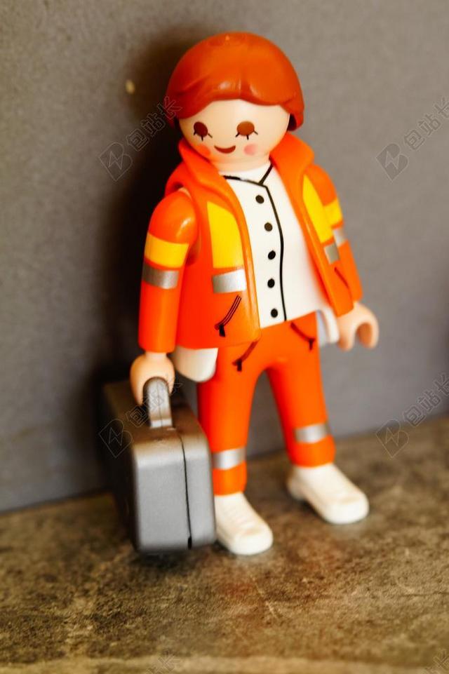 摄影自然穿着工作服的小孩玩具背景图片