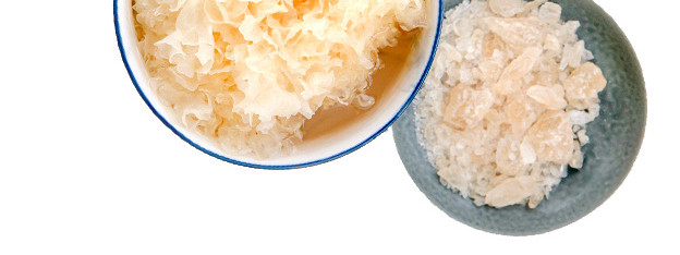 多个盘子里的食材