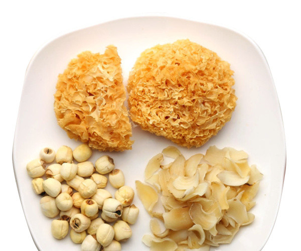 银耳莲子百合汤素材