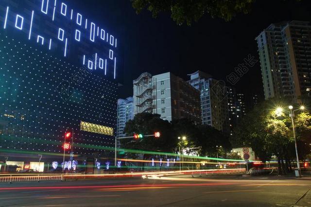 广告现代都市夜间写字楼灯光通明宣传背景图片