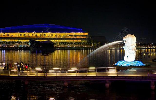 建筑海滨城市喷泉城市夜景背景图片