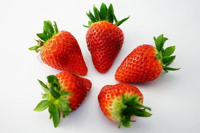 草莓 甜 红色 美味 成熟 圆润的 水果 维生素 健康