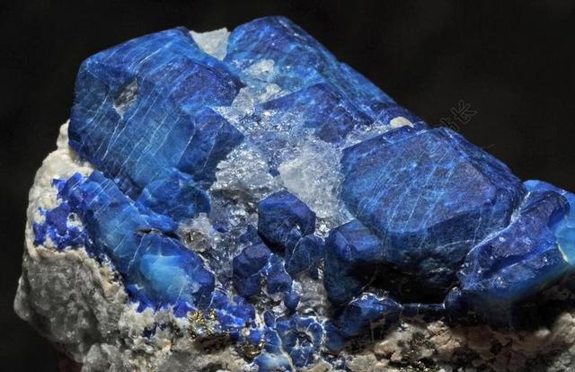 AFGHANITE 水晶 方解石 黄铁矿 矿产 蓝色 地质学