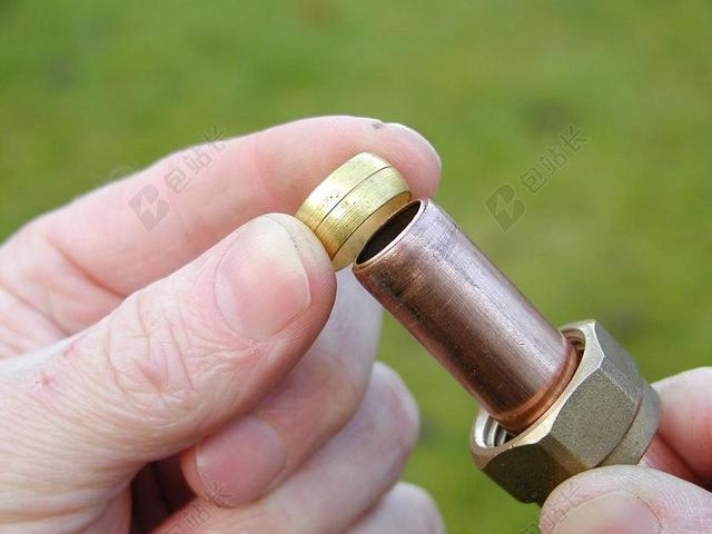 广告简约水暖管道的改进宣传背景图片