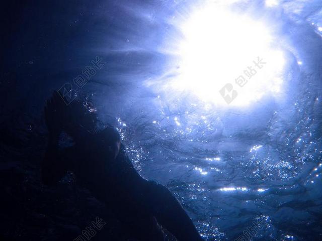 下面 在下面 蓝色 深 潜水 潜水员 跳水 光 海洋 水肺