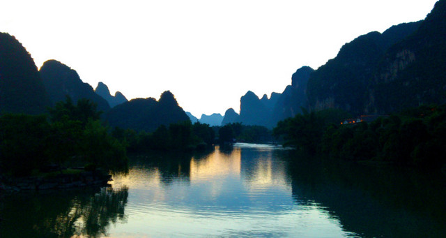 水中倒影美景