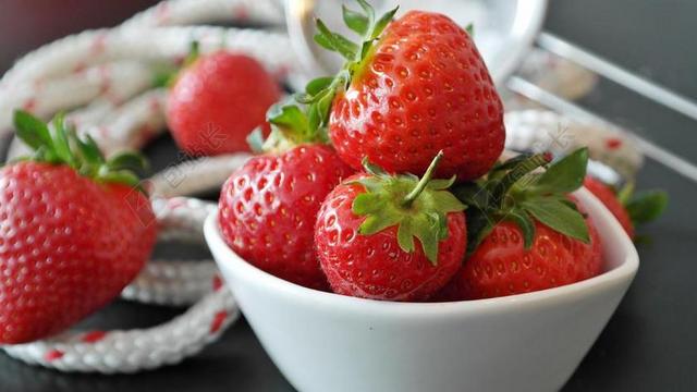 草莓 浆果 红色 水果 甜 健康 美味 春天 夏季 维生素