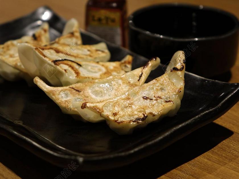 餐饮美食美味的煎饺背景图片
