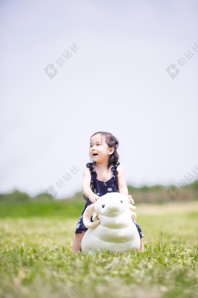 儿童 可爱 户外 宝宝 孩子 女孩 欢乐 玩耍 肖像 亚洲