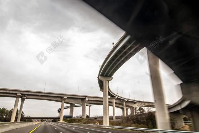 建筑简约立交桥的设计背景图片