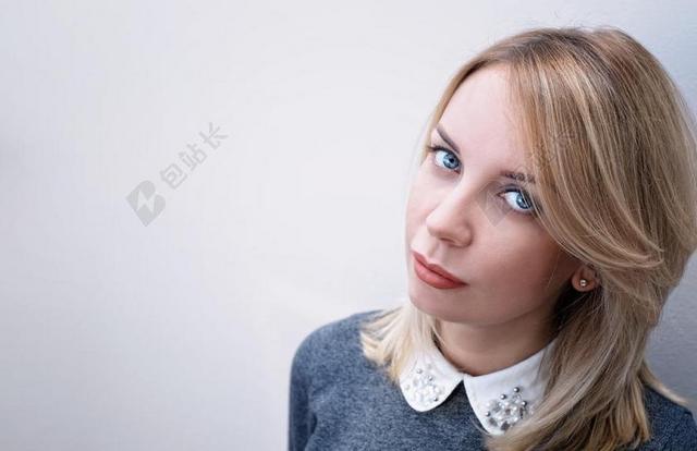 女孩 纵向 金发 拍照 眼睛 人 一个女孩的肖像 嘴唇