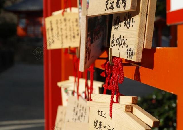 架子上的木板祝福背景图片