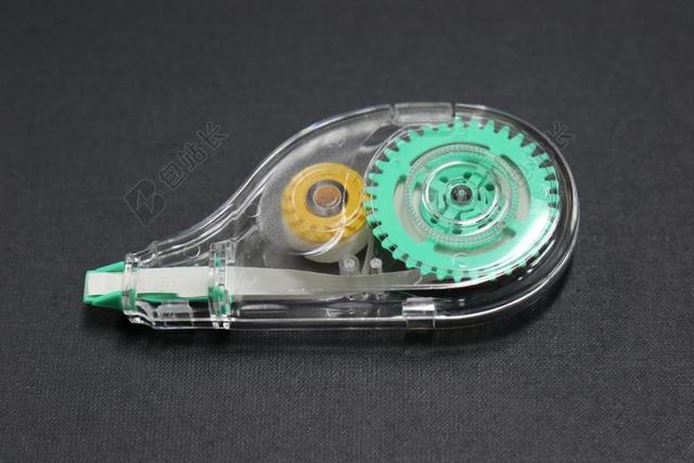 广告简约修正带办公用具背景图片