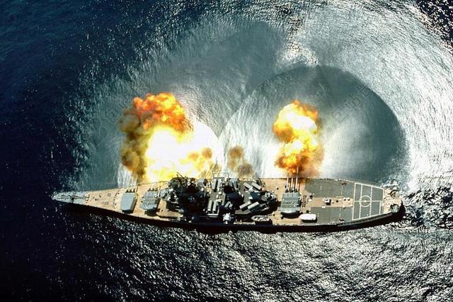 爱荷华州USS 船舶 美国军舰 枪口闪光 空气压力 大炮 爆炸