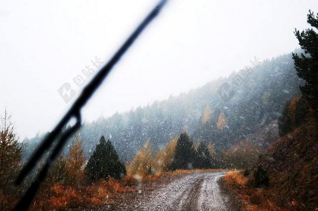 山区公路 下雪 雪 冬天 全地形 性质 汽车 旅行 森林