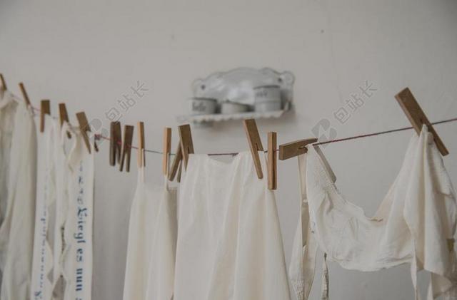 礼服 洗衣房 衣服的线 复古 漂白 苍白 服装 依赖 干