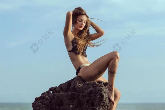 海滩 美丽 海洋 石 海 性感 泳装 泳衣 水 女子