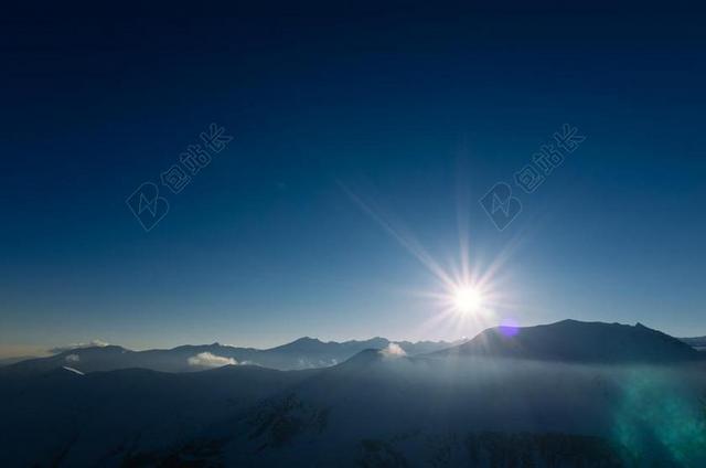 蓝色自然风景太阳背景图片