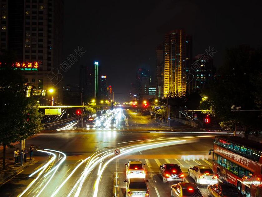 夜景 汽车 灯光