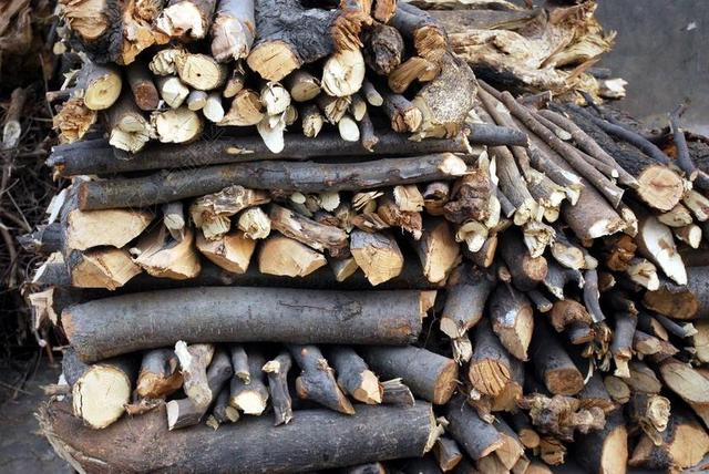 WOODPILE 柴 叠 堆栈 桩 经验丰富 木材