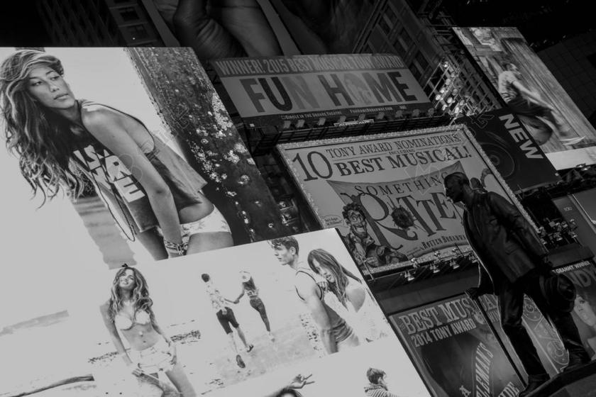 墙上的时尚美女背景图片