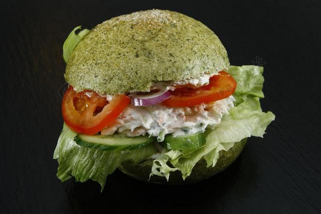 菠菜饺子 三明治包子 沙拉 番茄 红洋葱 黄瓜 食品 餐饮