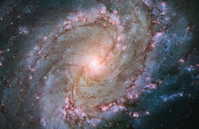 南部的风车星系 漩涡星系 星星 M83 哈勃望远镜视图 空间