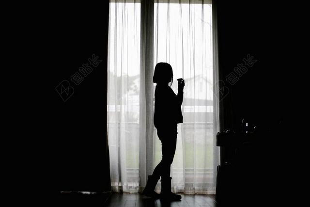 思考 孤独 女人 成长 房间