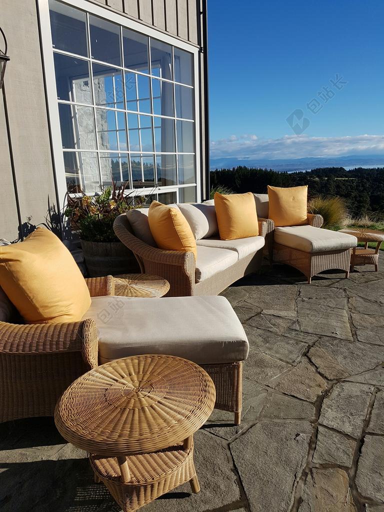 豪华别墅露天沙发背景图片