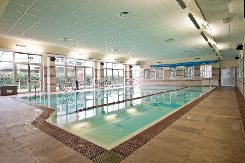 建筑时尚室内泳池背景图片