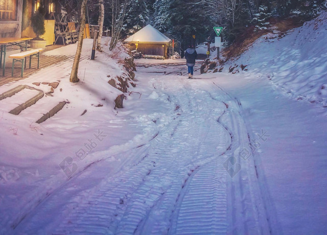 冬天冬至夜晚寒冷冬季小雪背景素材