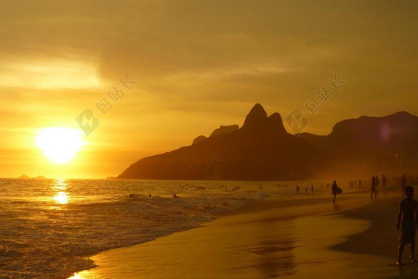 旅游自然依帕内玛海滩夕阳下的景色背景图片