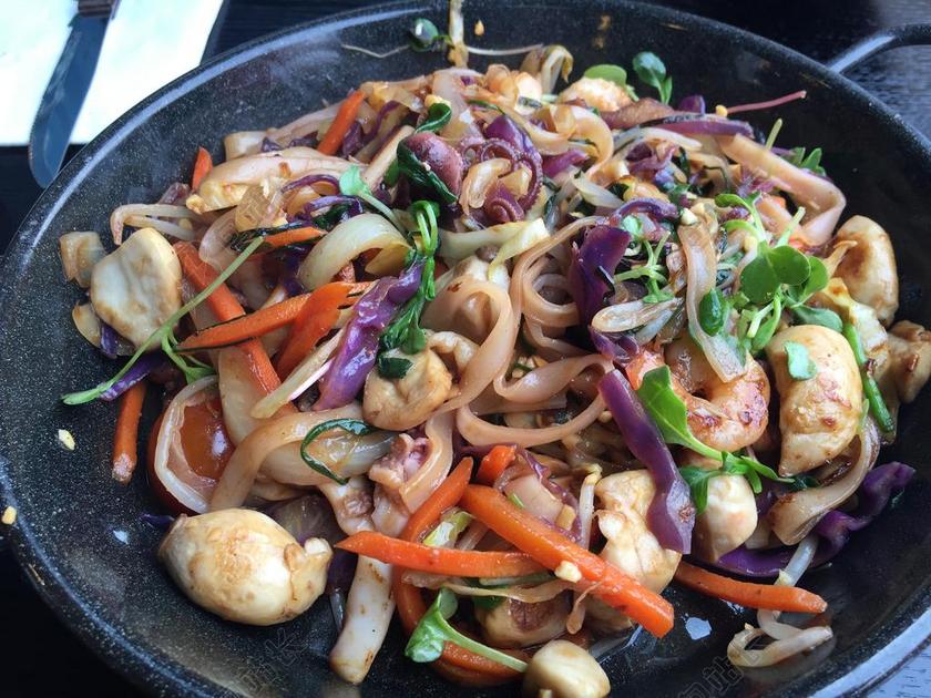 共同点 为入口 枪 VS 烤的泰国 泰式火锅 海鲜晚餐泰国 海鲜