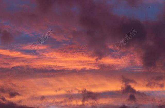 天空 云 晚上 西 太阳 日落 景观 光 暮光之城 晚上云