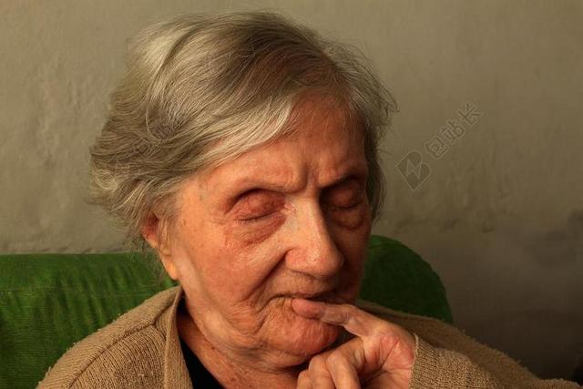 祖母 老年妇女 晚年 老人孤独 寂寞 老年痴呆症 旧 曾祖母