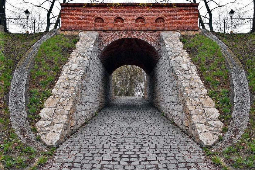 建筑简约转型期涵洞背景图片