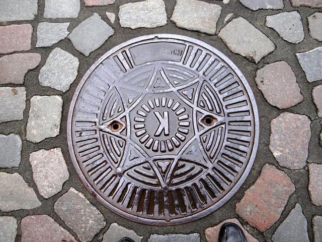 井盖 路 修补程序 模式 石 金属 封面 关闭