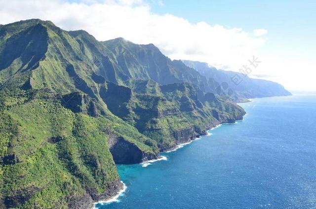 旅游清新海边岩石山脉背景图片