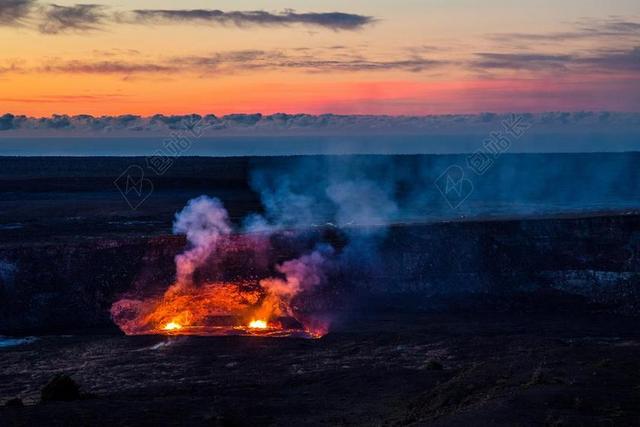 火山 HALEMA UMA U 熔岩湖 日落 火山国家公园 夏威夷