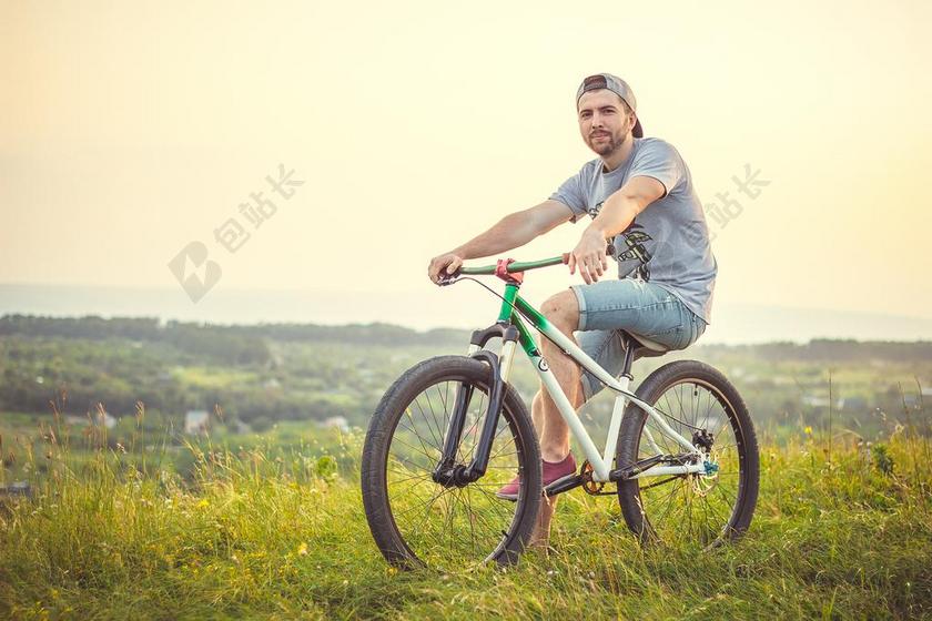 自行车 字段 性质 骑自行车