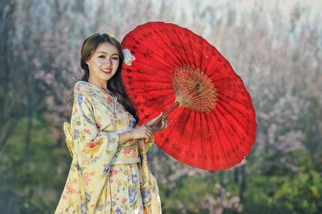 广告时尚穿和服的模特背景图片