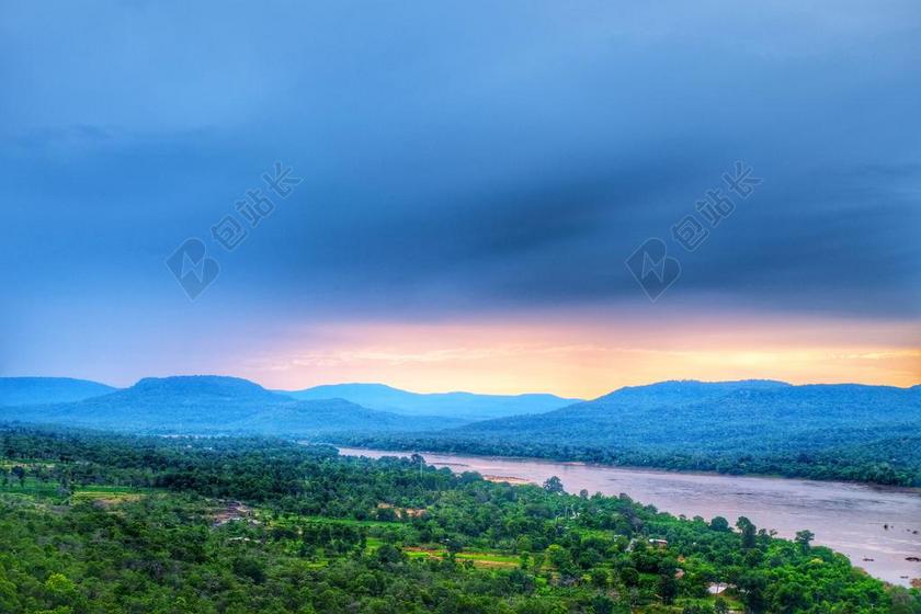 绿色 天空 蓝色 颜色 一天 森林 景观 自然 户外 公园